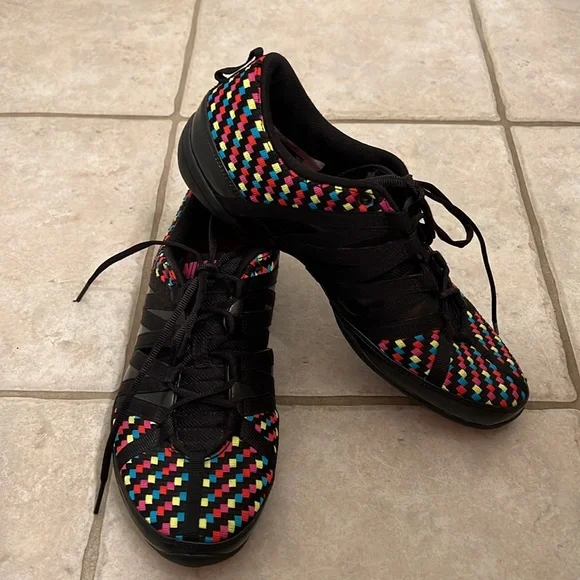 Nike Air Kapelle Womens Black/Pinkfire Rainbow Asymmetrical Weave Sneaker size 8 - Picture 2 of 14